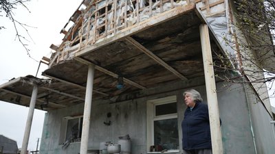 “Заховатись не встигла”: російський дрон влучив у приватний будинок у Стецьківці