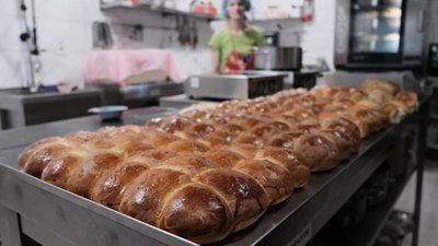 У притулку для матерів та дітей в Чернівцях готують хліб для вимушених переселенців У притулку для матерів та дітей в Чернівцях готують хліб для вимушених переселенців