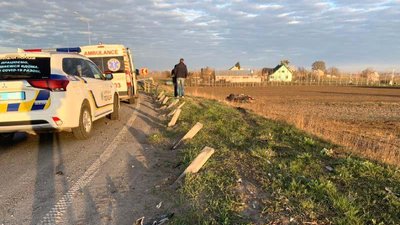 Біля Рівного авто вилетіло з дороги, водій загинув Біля Рівного авто вилетіло з дороги, водій загинув