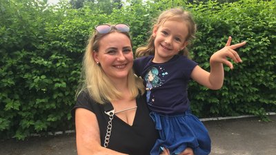 У Житомирі батьки дітей з порушеннями слуху просять профінансувати спецшколу, де вчаться їхні діти У Житомирі батьки дітей з порушеннями слуху просять профінансувати спецшколу, де вчаться їхні діти