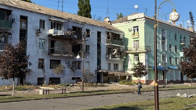 Вулиця Тріумфальна у Краматорську після обстрілу 10 вересня 2025 року