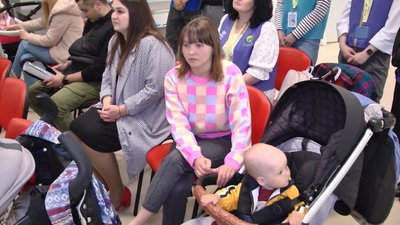 20 жінок, які вимушено залишили домівки й народили на Хмельниччині, стали учасницями інтеграційного заходу "Долоньки любові" 20 жінок, які вимушено залишили домівки й народили на Хмельниччині, стали учасницями інтеграційного заходу "Долоньки любові"