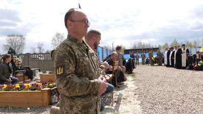 На Алеї героїв у Чукалівці Івано-Франківської громади поховали трьох бійців 78 батальйону 102 бригади На Алеї героїв у Чукалівці Івано-Франківської громади поховали трьох бійців 78 батальйону 102 бригади