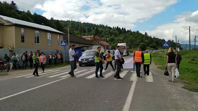 На Львівщині знову перекривають дорогу Львів-Ужгород: четверо людей оголосили голодування На Львівщині знову перекривають дорогу Львів-Ужгород: четверо людей оголосили голодування