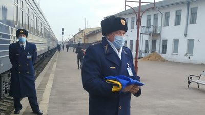 Як у Франківську зустрічали потяг Рахів — Маріуполь Як у Франківську зустрічали потяг Рахів — Маріуполь