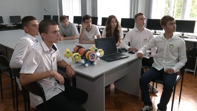У Ніжині ліцеїсти розробили підводний дрон за 33 тисячі гривень