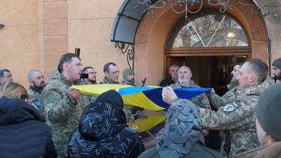 На Закарпатті попрощалися із полеглим захисником Михайлом Бадзо На Закарпатті попрощалися із полеглим захисником Михайлом Бадзо