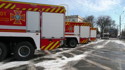 На Херсонщині рятувальники отримали три нові пожежні автоцистерни