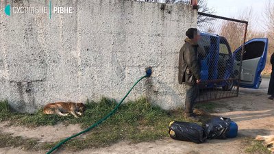 Бетонний отвір та шланг: на Рівненщині працівники залізниці “зливали” паливо Бетонний отвір та шланг: на Рівненщині працівники залізниці “зливали” паливо
