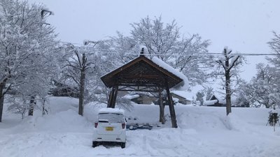 Сильні снігопади викликали транспортний колапс на півночі Японії