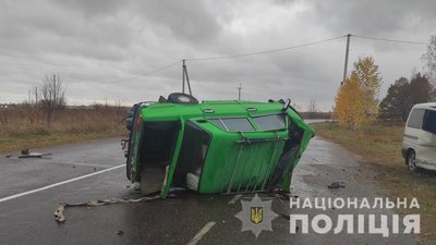 На Житомирщині в ДТП загинуло двоє людей – зіткнулися бус та легковик