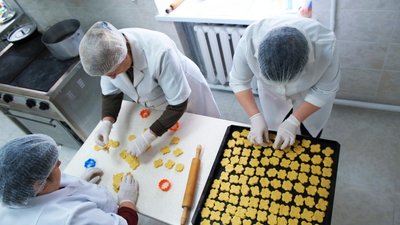 Медово-горіхові суміші, налисники та печиво: у громаді Вінниччини готують смаколики для оборонців Медово-горіхові суміші, налисники та печиво: у громаді Вінниччини готують смаколики для оборонців