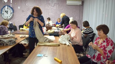 Запрошують у денну групу, бо вечірні переповнені: на Рівненщині пенсіонерам пропонують долучитися до фітнес-тренувань Запрошують у денну групу, бо вечірні переповнені: на Рівненщині пенсіонерам пропонують долучитися до фітнес-тренувань