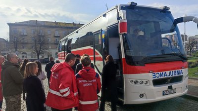 Для допомоги на деокупованих територіях: черкаські медики отримали 9 автівок Для допомоги на деокупованих територіях: черкаські медики отримали 9 автівок