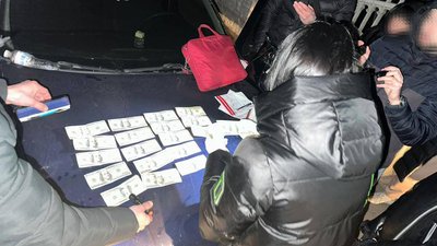На Рівненщині посадовиця взяла хабар за непризов на військову службу На Рівненщині посадовиця взяла хабар за непризов на військову службу