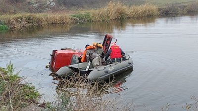 У Кропивницькому районі машина впала у ставок, водій загинув