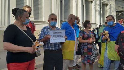 У Харкові пікетують російське консульство