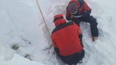 На високогір’ї Карпат рятувальники визначили значну сніголавинну небезпеку На високогір’ї Карпат рятувальники визначили значну сніголавинну небезпеку