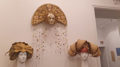 Театральні костюми, маски та головні убори: у будинку Блещунова в Одесі відкрили виставку Театральні костюми, маски та головні убори: у будинку Блещунова в Одесі відкрили виставку