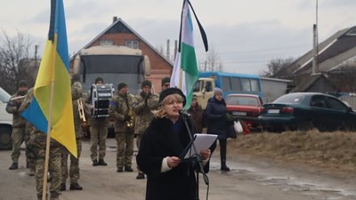 У роковини авіанальоту в Охтирці на Сумщині відкрили меморіальний знак У роковини авіанальоту в Охтирці на Сумщині відкрили меморіальний знак