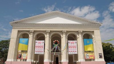 Викрадення та допити — уродженець Миколаївщини, директор Херсонського музично-драматичного театру про життя в окупації Викрадення та допити — уродженець Миколаївщини, директор Херсонського музично-драматичного театру про життя в окупації