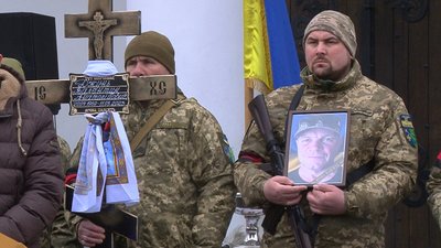 «З перших днів взяв у руки зброю»: у Полтаві попрощалися з полеглими бійцями