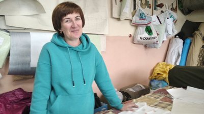 Теплий одяг та амуніцію для військових виготовляють у волонтерському центрі "Житомирські калинки" Теплий одяг та амуніцію для військових виготовляють у волонтерському центрі "Житомирські калинки"