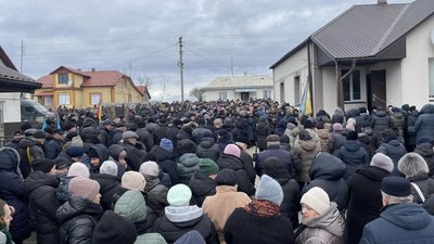 На Тернопільщині попрощалися із загиблим воїном Андрієм Юрківим На Тернопільщині попрощалися із загиблим воїном Андрієм Юрківим