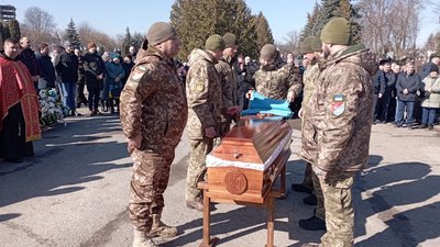У Тернополі провели в останню дорогу захисника Павла Бугайського У Тернополі провели в останню дорогу захисника Павла Бугайського