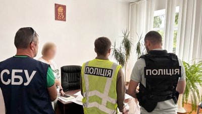 Правоохоронці затримали працівників психоневрологічного диспансеру на Хмельниччині