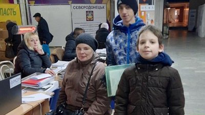 У Дніпрі в Сєвєродонецькому хабі 530 родин отримали подарунки до новорічних свят
