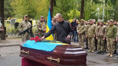 У Сумах поховали двох бійців, які загинули на Донеччині