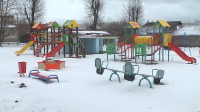 На території садочку встановили новий дитячий майданчик для кожної групи та вікової категорії.
Фото: Суспільне Поділля. На території садочку встановили новий дитячий майданчик для кожної групи та вікової категорії.
Фото: Суспільне Поділля.