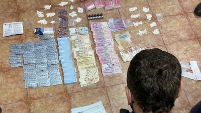 1,5 млн грн щомісяця. У Кривому Розі поліція затримала групу підозрюваних у збуті наркотиків