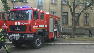 У Миколаєві рятувальники гасили умовну пожежу під час "виступу" музикантів філармонії