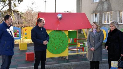 У громаді на Тернопільщині відкрили інклюзивний клас просто неба У громаді на Тернопільщині відкрили інклюзивний клас просто неба