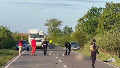 Поблизу села Страбичово на Мукачівщині сталася ДТП. Пішохід загинув на місці