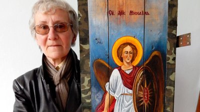 Ікони на ящиках від набоїв. Як їх пише художниця з Рівненщини