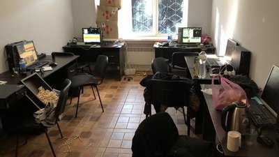 Крали гроші з банківських карток: у центрі Луцька викрили підпільний call-центр Крали гроші з банківських карток: у центрі Луцька викрили підпільний call-центр