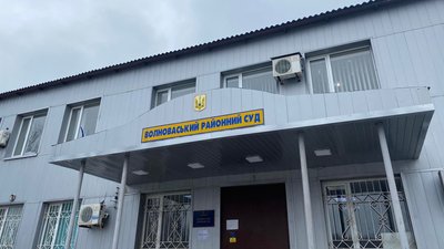 У Волновасі перенесли судове засідання щодо загибелі жінки, яку збило авто патрульних