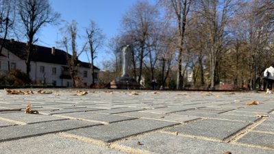 У Житомирі завершили реконструкцію скверу біля пам'ятника жертвам голодомору 1932-33 років У Житомирі завершили реконструкцію скверу біля пам'ятника жертвам голодомору 1932-33 років
