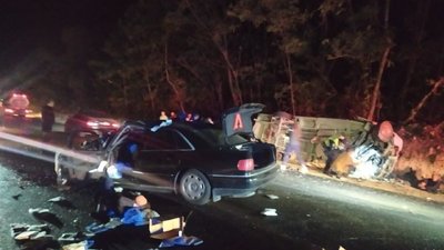 На Буковині автобус з пасажирами потрапив у ДТП: одна людина загинула, 11 — у лікарні