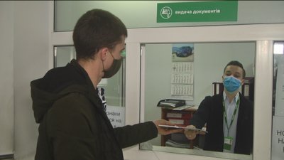 На Вінниччині понад 50 власників електроавтомобілів отримали "зелені номери" На Вінниччині понад 50 власників електроавтомобілів отримали "зелені номери"