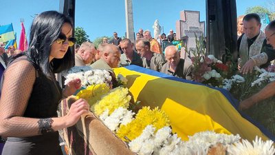 На Тернопільщині попрощалися із загиблими в російсько-українській війні бійцями На Тернопільщині попрощалися із загиблими в російсько-українській війні бійцями