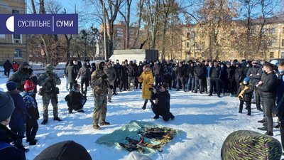 У Сумах вчили стріляти та надавати домедичну допомогу. ФОТОРЕПОРТАЖ У Сумах вчили стріляти та надавати домедичну допомогу. ФОТОРЕПОРТАЖ