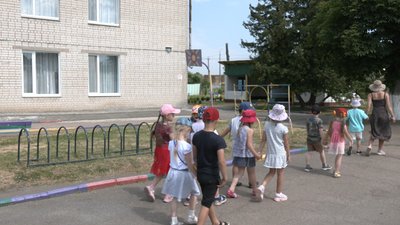 По п'ять годин, із дворазовим харчуванням, є укриття: в Золотоноші на Черкащині всі дитсадки поновили роботу По п'ять годин, із дворазовим харчуванням, є укриття: в Золотоноші на Черкащині всі дитсадки поновили роботу
