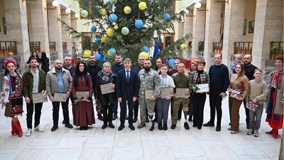 На Закарпатті ветеранам та родині загиблого військового вручили сертифікати на житло