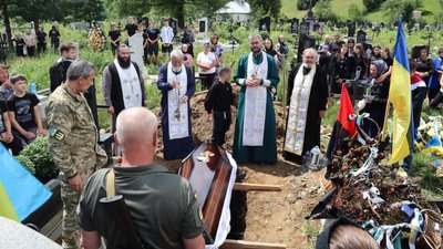 На Закарпаття попрощалися із полеглим захисником Василем Михальчичем На Закарпаття попрощалися із полеглим захисником Василем Михальчичем