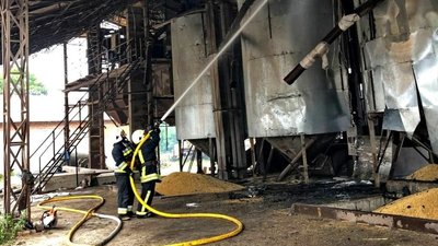 На Тернопільщині горіла зерносушильна конструкція