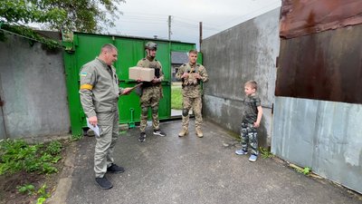 Хлопчик з Сум написав листа з підтримкою українській армії та отримав відповідь Хлопчик з Сум написав листа з підтримкою українській армії та отримав відповідь